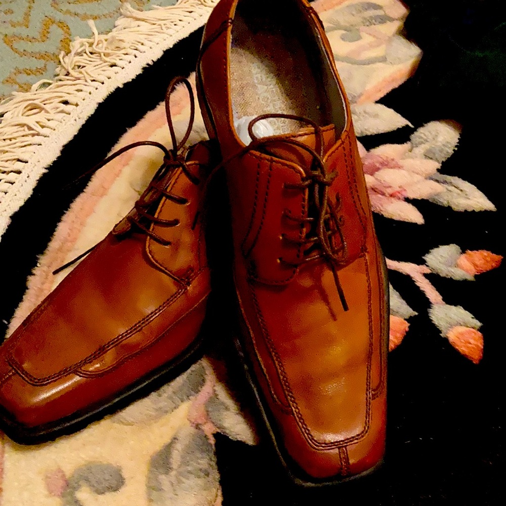 Kenneth Cole brown tie up oxfords